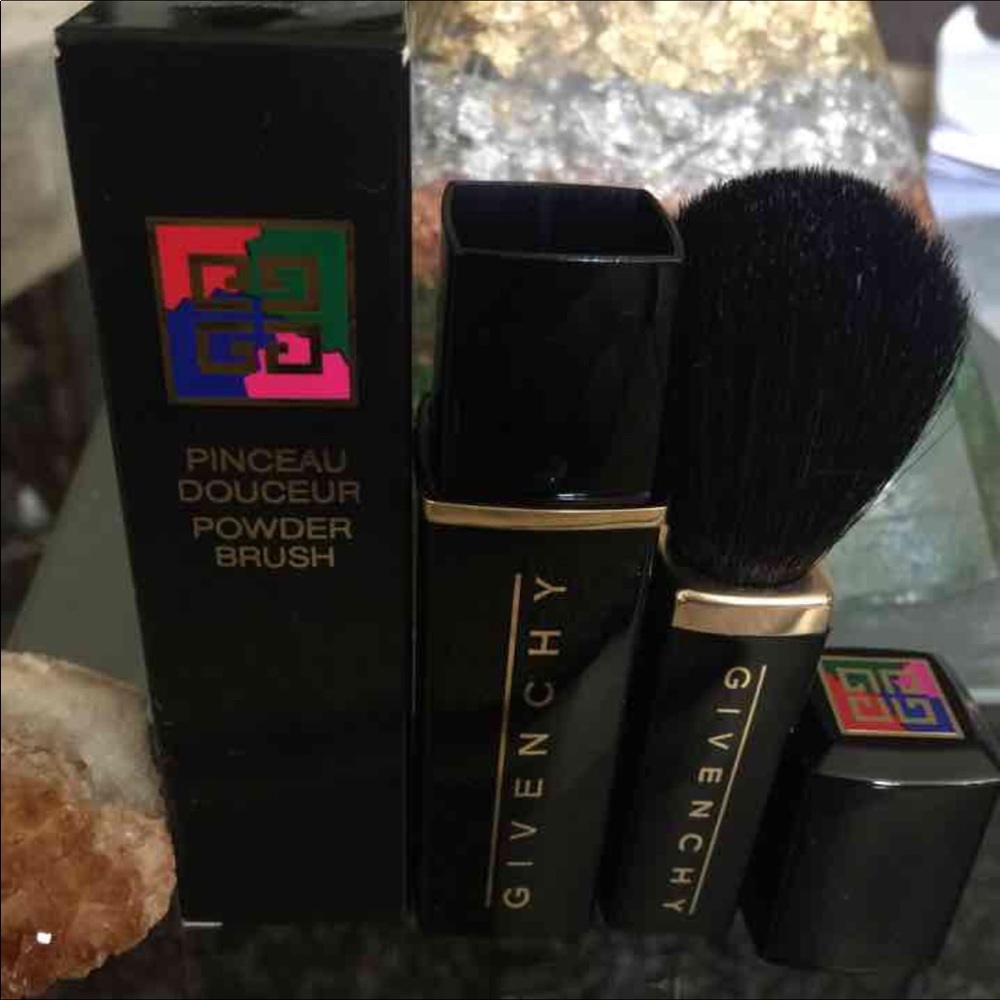 New authentic Givenchy makeup brush - Picture 2 of 3